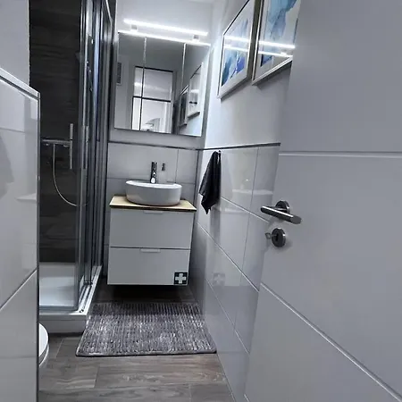 Appartement Mit Wintergarten & Gruener Aussicht Im Schwarzwald